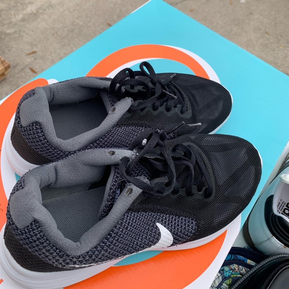 Women Nikes size 9